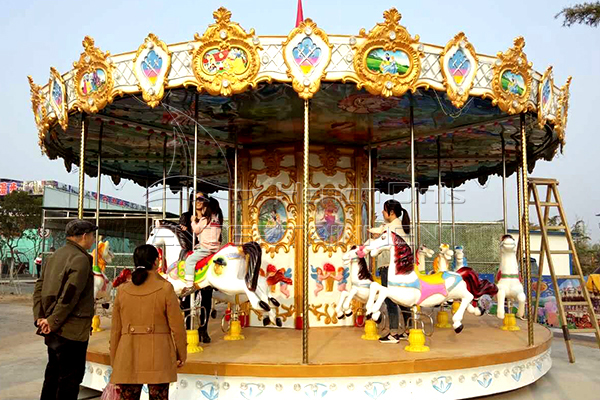 Dinis adopts high-quality materials for the playground roundabout for sale