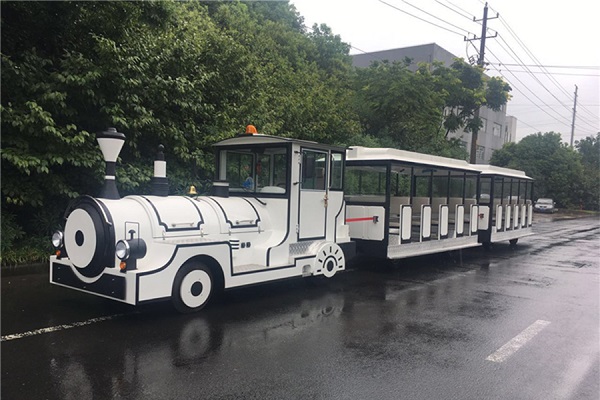 electric trackless train